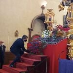 Ofrenda floral a Nuestra Padre Jesús Nazareno 'El Abuelo' por parte del alcalde de Jaén, Julio Millán. AYUNTAMIENTO DE JAÉN