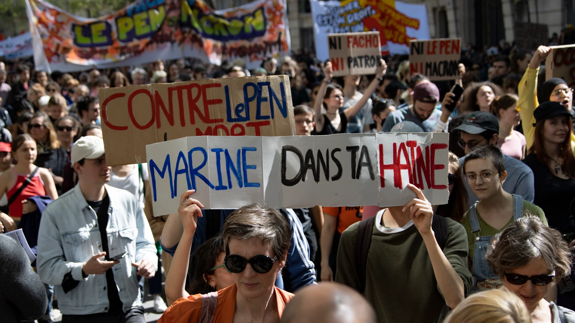 Manifestación en París el 16 de abril contra Macron y Le Pen