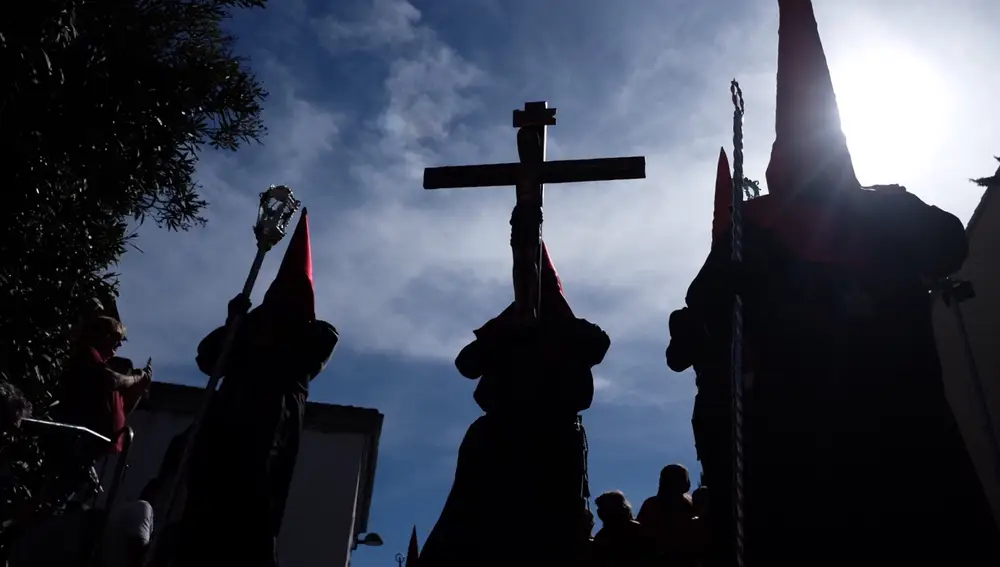 Procesión de la Hermandad del Silencio en el barrio de Pizarrales de Salamanca