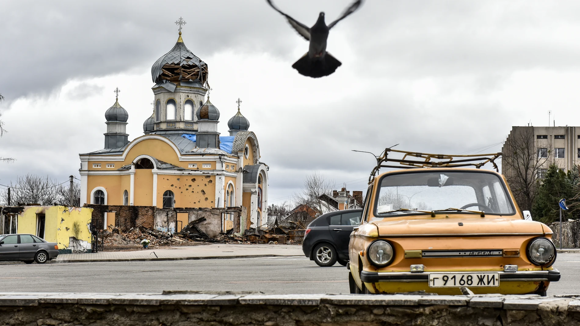 -FOTODELDÍA- Malyn (Ucrania), 16/04/2022.- Iglesia de St. Godmothers en Malyn, en la región de Zhytomyr, dañada por los bombardeos rusos. EFE/OLEG PETRASYUK