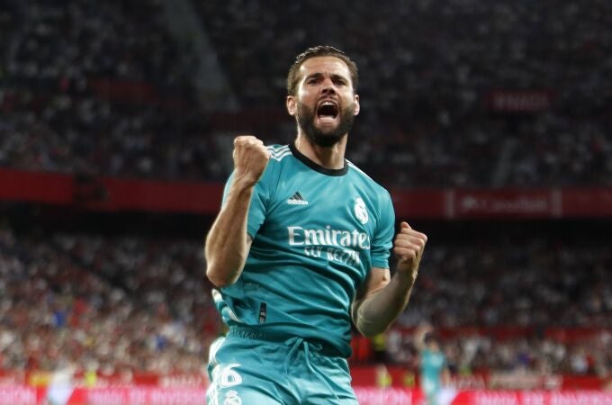 Nacho celebra el gol del empate del Real Madrid en Sevilla. Después, Benzema lograría el de la victoria