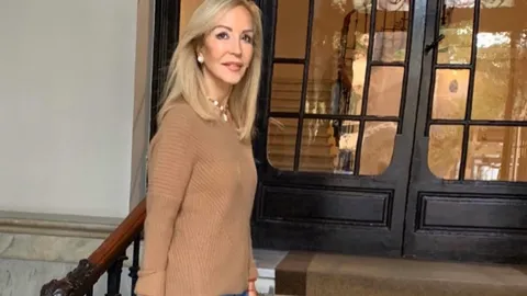 Carmen Lomana con vaqueros de Zara.
