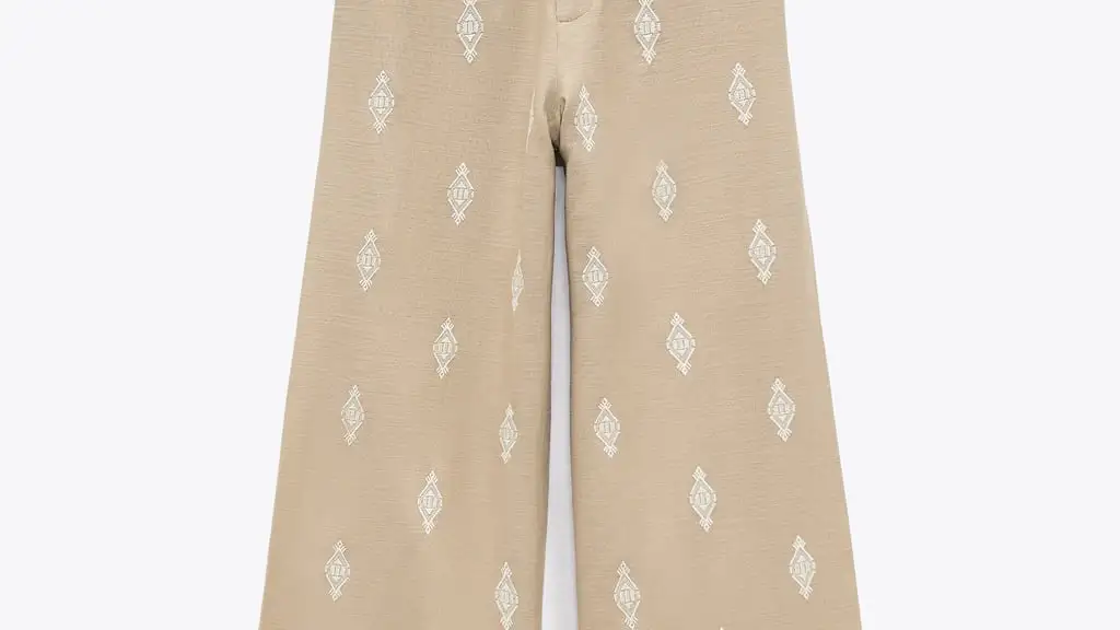 Pantalón cultotte estampado de lino, de Zara