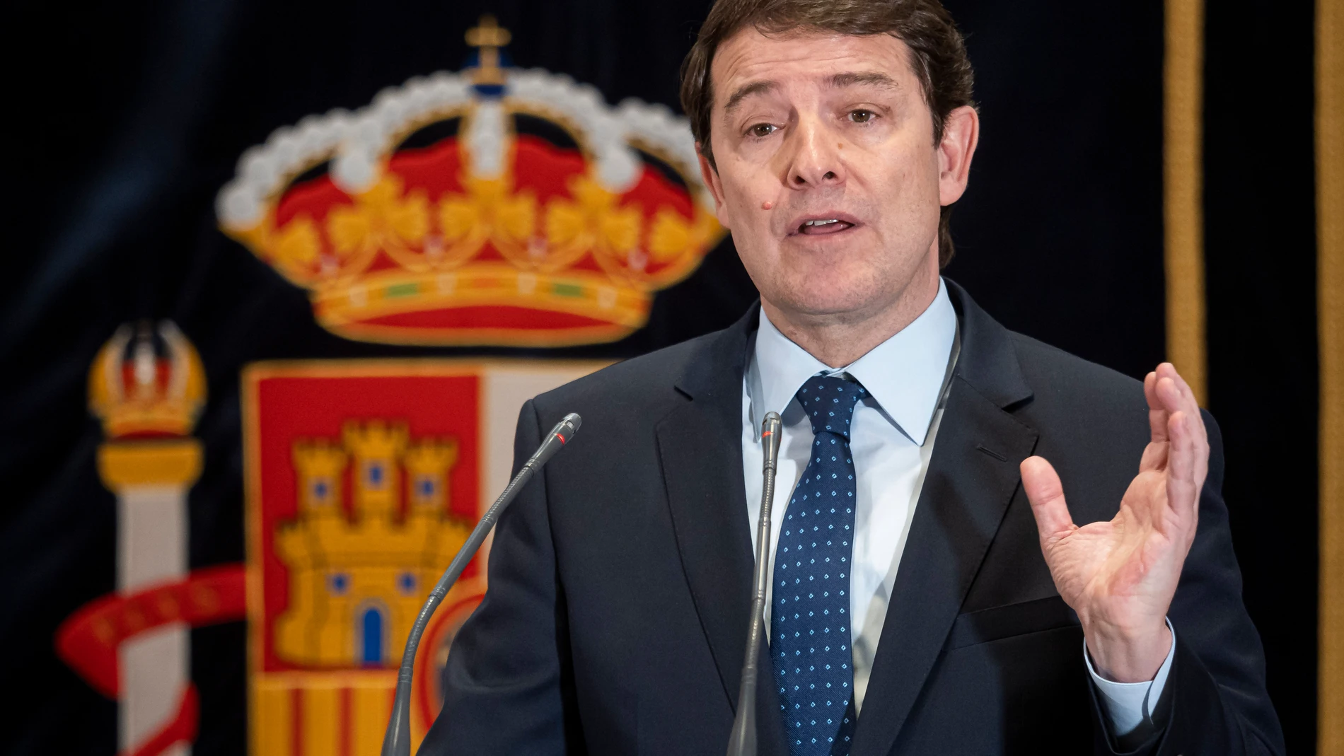 El presidente de Castilla y León, Alfonso Fernández Mañueco, explica su equipo de Gobierno