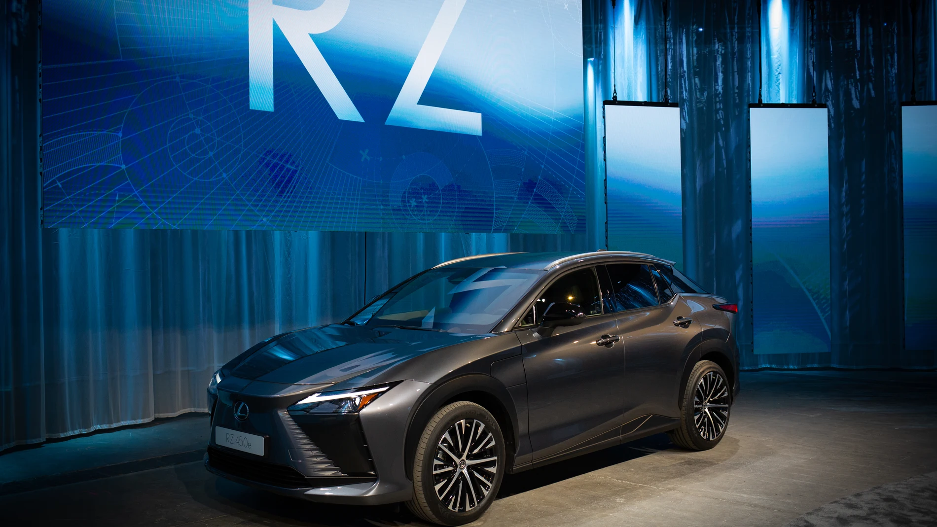 Así es el diseño del nuevo RZ450, el SUV eléctrico de Lexus