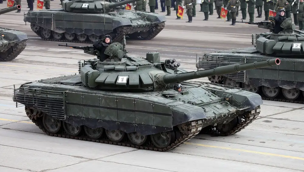Un T-72B3 en un desfile de las fuerzas armadas rusas