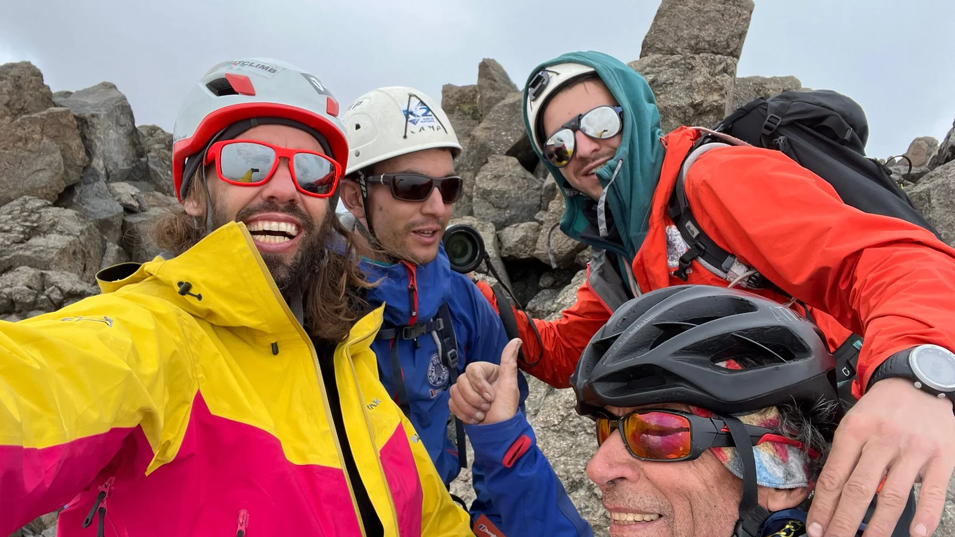 Felix Berg, Xisco López, Gerard Descarrega y Òscar Cadiach durante el tramo final de la subida al Monte Kenia