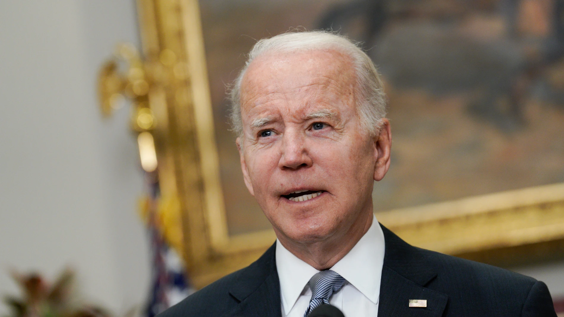 Washington (United States), 21/04/2022.- U.S. President Joe Biden delivers remarks on Ukraine in the Roosevelt Room at the White House in Washington, DC, USA, 21 April 2022. (Ucrania, Estados Unidos) EFE/EPA/YURI GRIPAS / POOL