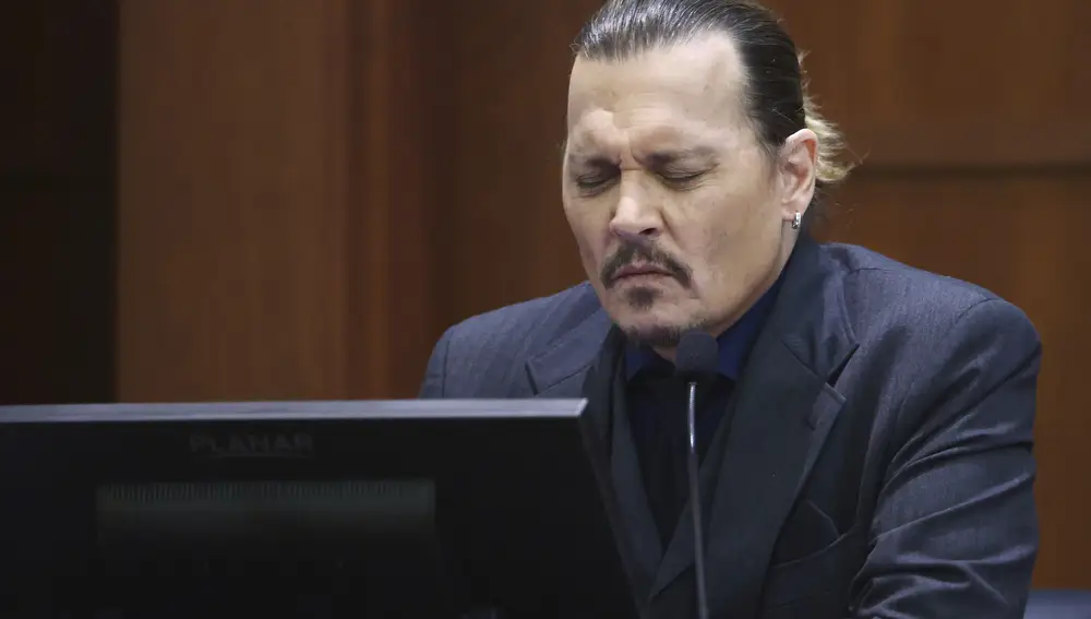 Johnny Depp testifica en el juicio por difamación contra su ex mujer Amber Heard