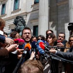 El presidente de la Generalitat de Cataluña, Pere Aragonès, comparece ante la prensa este jueves en el exterior del Congreso de los Diputados