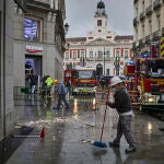 Caída de una cornisa en la calle Preciados, en pleno centro de Madrid, sin provocar heridos.