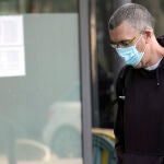 Xavier J.M., compañero de Helena Jubany en la Unión Excursionista de Sabadell, a su llegada este viernes al juzgado de Sabadell.