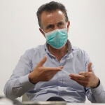 El jefe del servicio de Cirugía del hospital Quirónsalud Murcia y especialista en cirugía bariátrica, Juan Antonio Luján, durante los "Diálogos Sanitarios EFE: El auge de la cirugía mínimamente invasiva. Las nuevas claves".