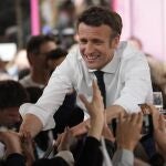 El presidente francés, Emmanuel Macron, cerró su campaña electoral en el feudo socialista de Figeac