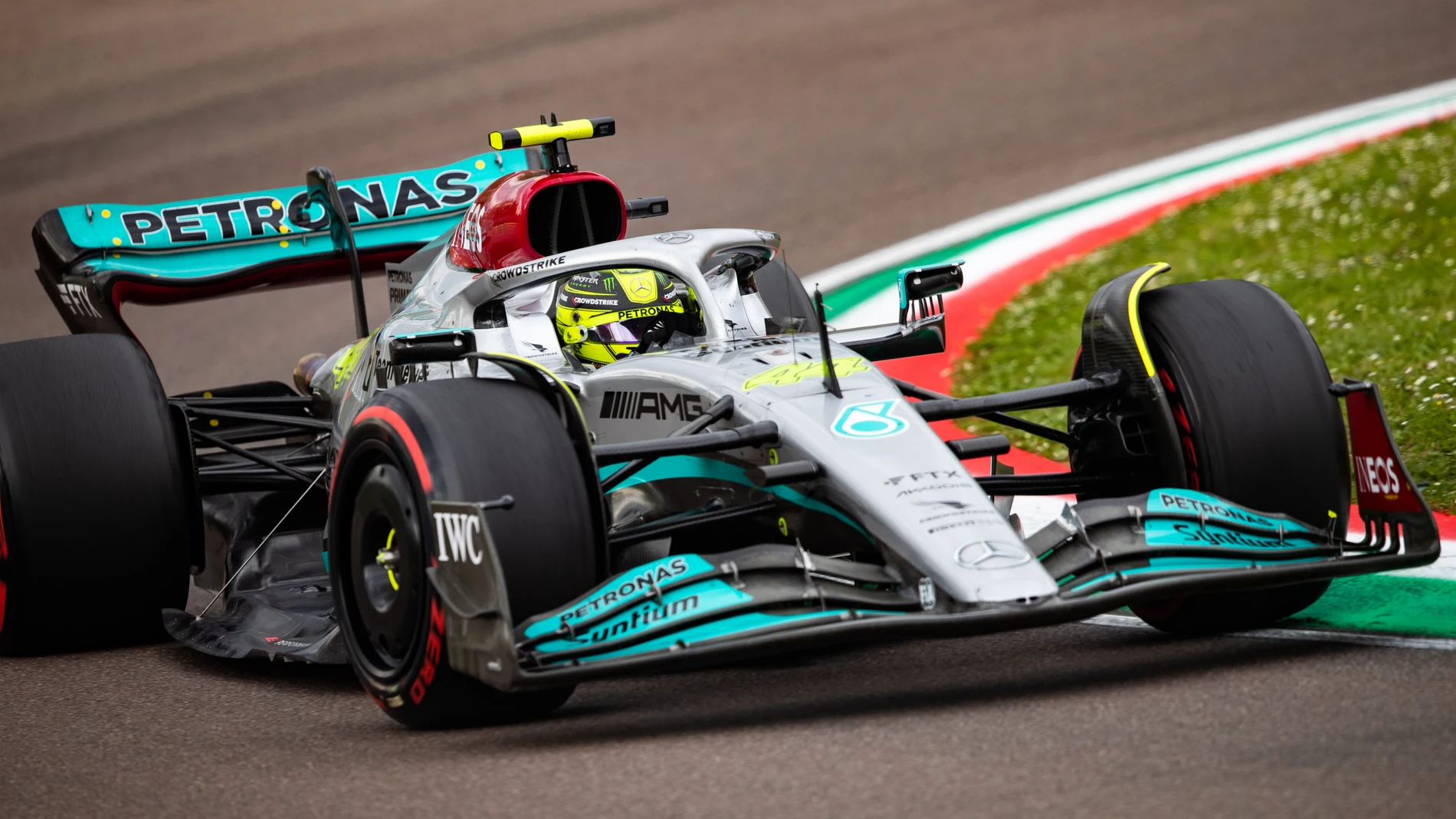 Lewis Hamilton, al volante de su Mercedes.