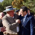 El presidente de la Junta de Andalucía, Juanma Moreno, durante su asistencia la procesión de la Virgen de la Cabeza en Andújar (Jaén). JUNTA DE ANDALUCÍA