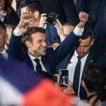 Emmanuel Macron celebra su victoria en la segunda vuelta de las elecciones francesas.