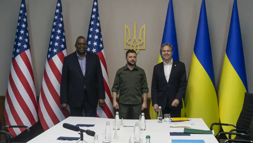 Lloyd Austin, Antony Blinken y Volodymyr Zelenskyy en Kiev