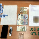 La Policía Nacional ha detenido al propietario de un quiosco de golosinas por traficar con drogas presuntamente desde su establecimiento