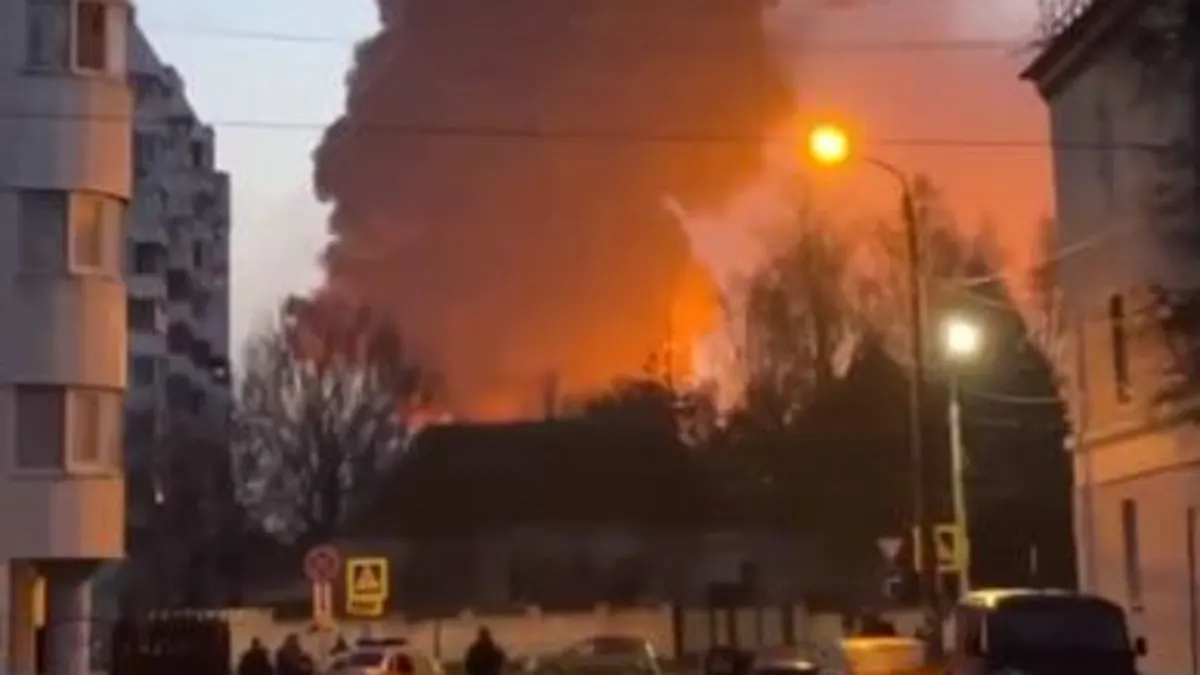 Un ataque con drones ucranianos provoca un gran incendio en una refinería en Rusia