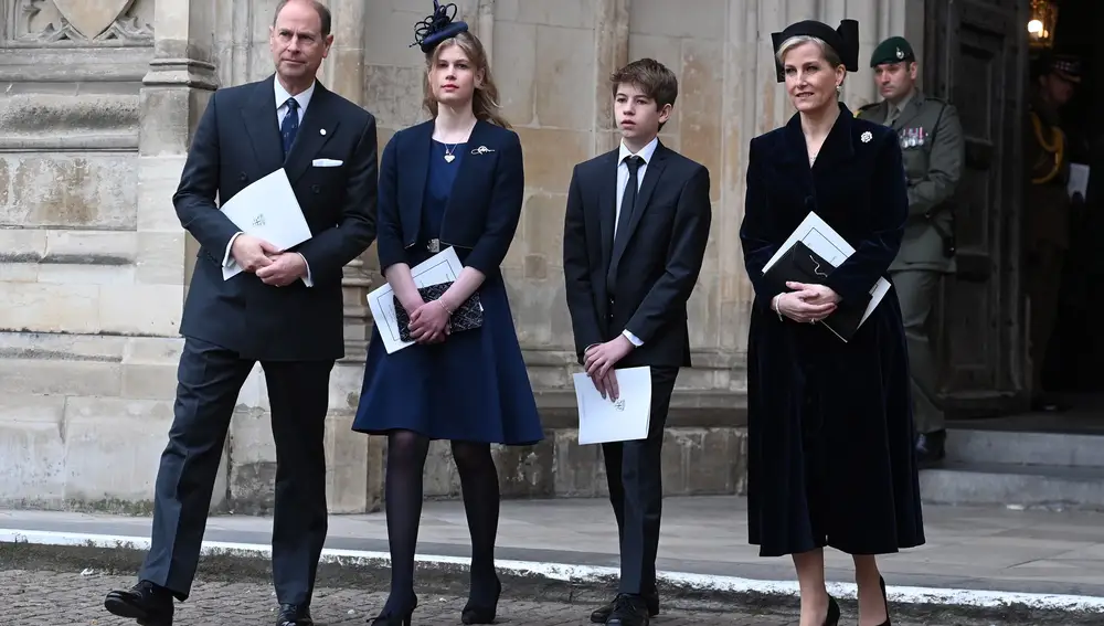 El príncipe Edward, Lady Louise Mountbatten Windsor, James Mountbatten Windsor and Sophie, condes de Wessex