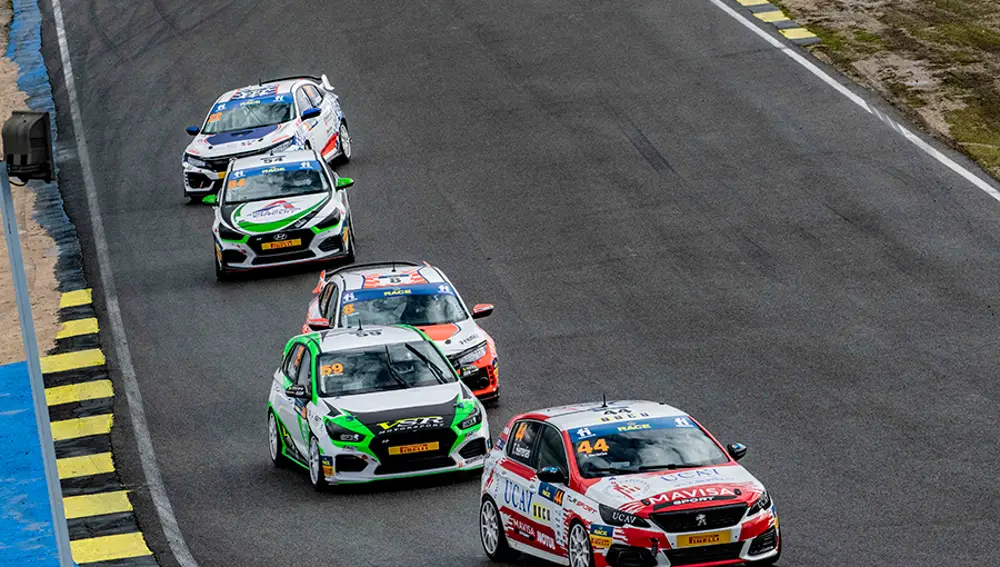 El UCAV Racing logra su primera victoria