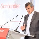 El consejero delegado de Santander, José Antonio Álvarez, interviene en una rueda de prensa para presentar los resultados del primer trimestre de 2022
