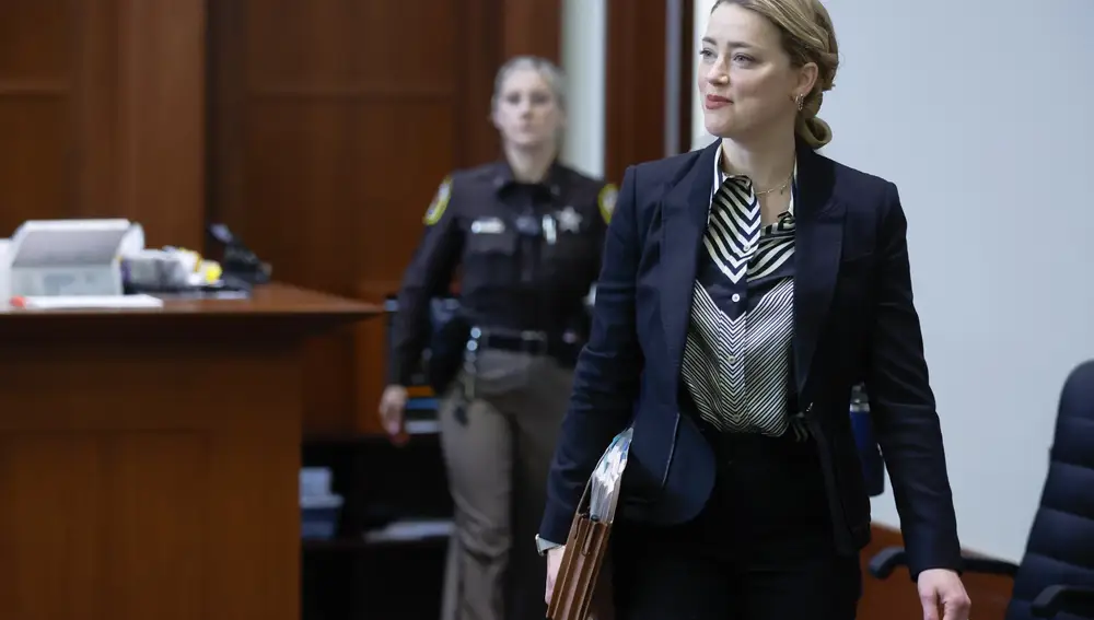 Amber Heard llegando al juicio por difamación.