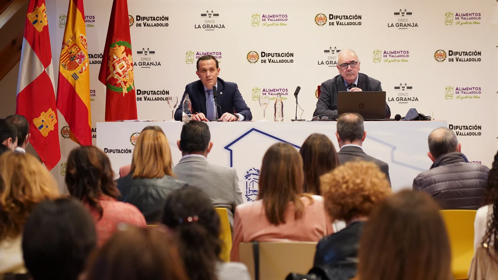 El presidente de la Diputación de Valladolid, Conrado Íscar, inaugura la jornada de sensibilización sobre el "Plan de integridad pública y lucha contra el fraude", junto al profesor Rafael Jiménez Asensio