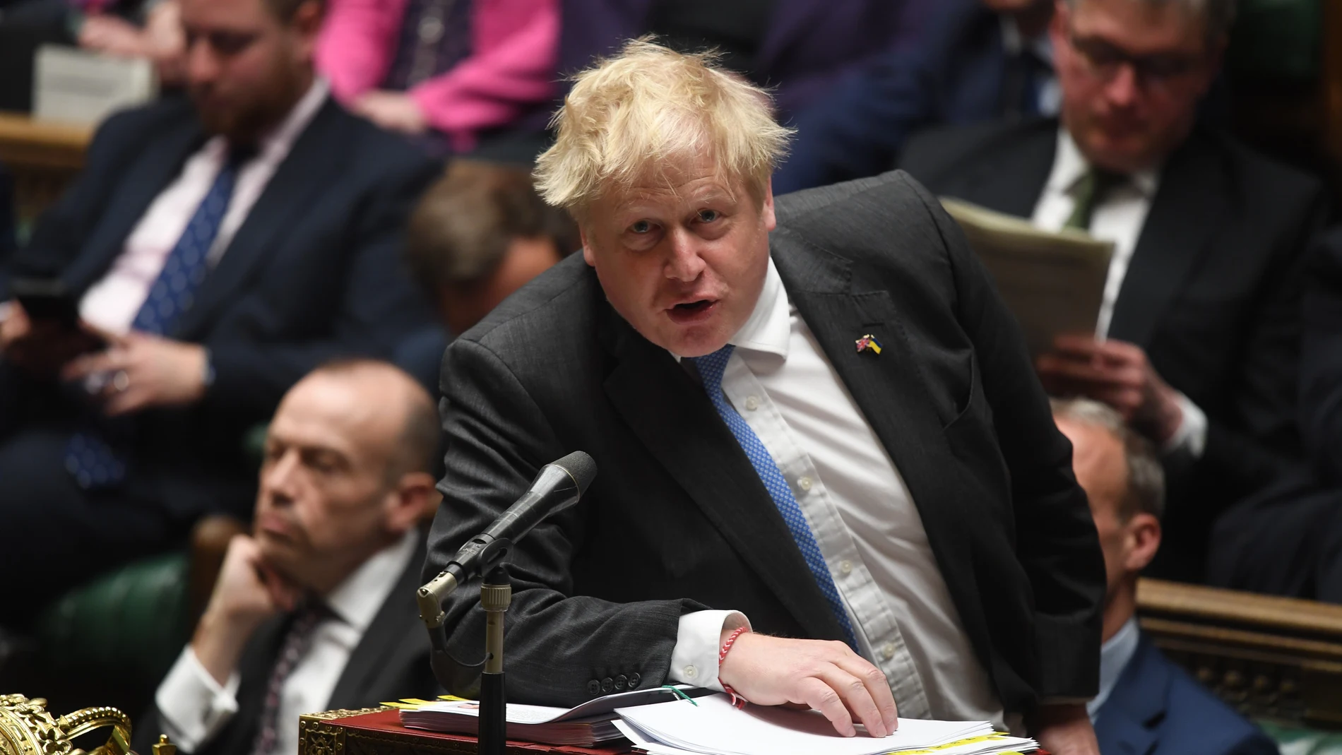 El "premier" Boris Johnson tuvo que condenar ante los Comunes los actos sexistas