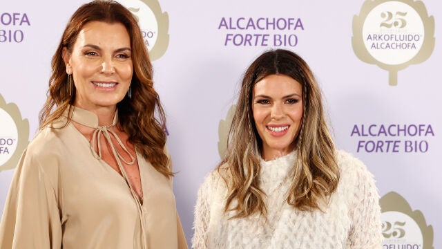 Mar Flores y Laura Matamoros en el photocall del 25 anniversario de la marca ArkoFluido en Madrid, 28 Abril 2022.