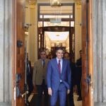 El presidente del Gobierno, Pedro Sánchez, a su salida de una sesión plenaria, en el Congreso de los Diputados