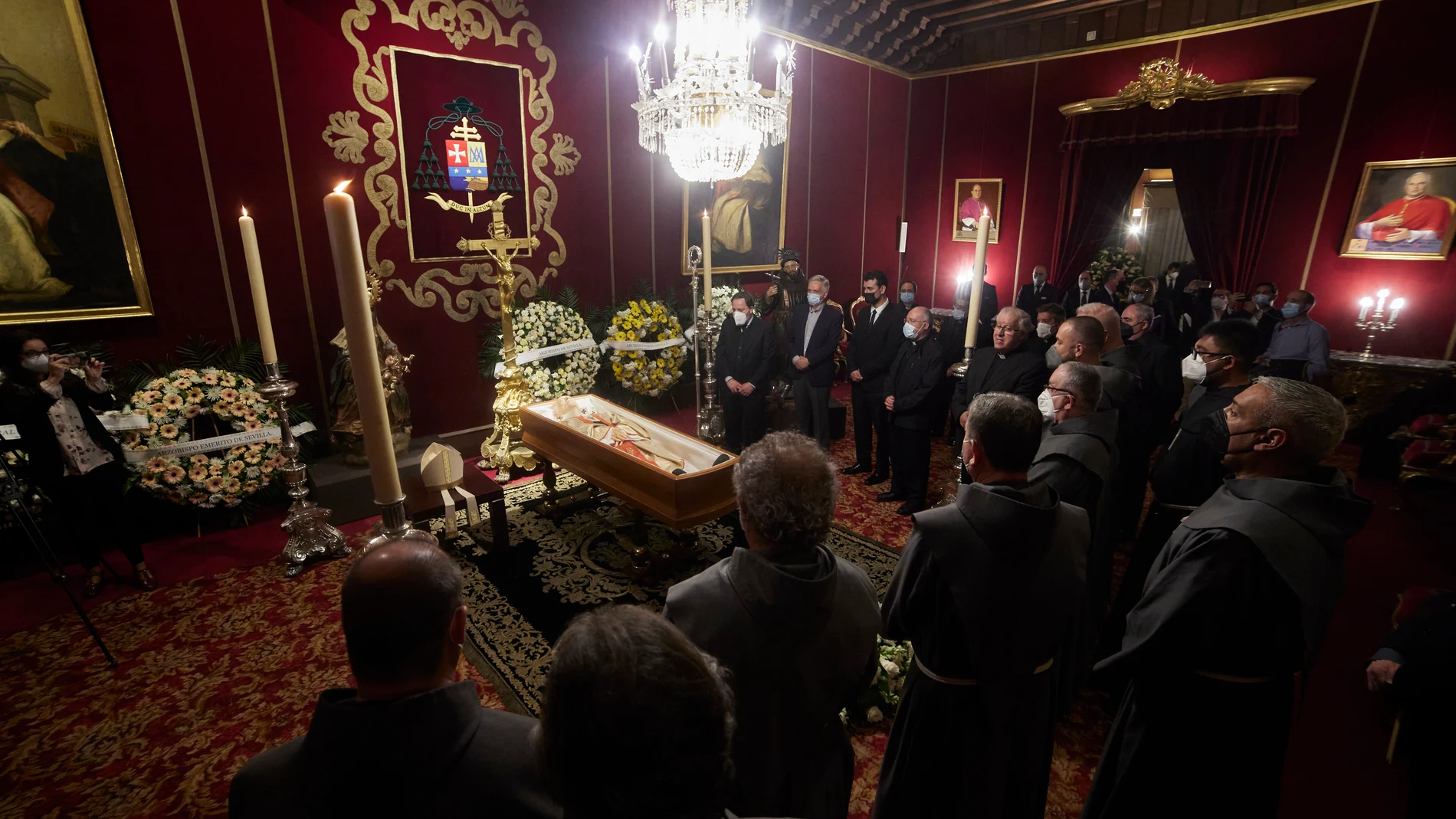 Capilla ardiente del cardenal Carlos Amigo Vallejo en el Palacio Arzobispal de Sevilla