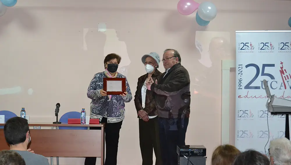 Acto de homenaje de la UCAV en la Universidad de la Experiencia
