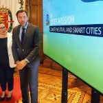El alcalde de Valladolid, Óscar Puente, presenta la iniciativa 'Valladolid ciudad climáticamente neutra' con la concejala de Innovación Desarrollo Económico, Empleo y Comercio, Charo Chávez