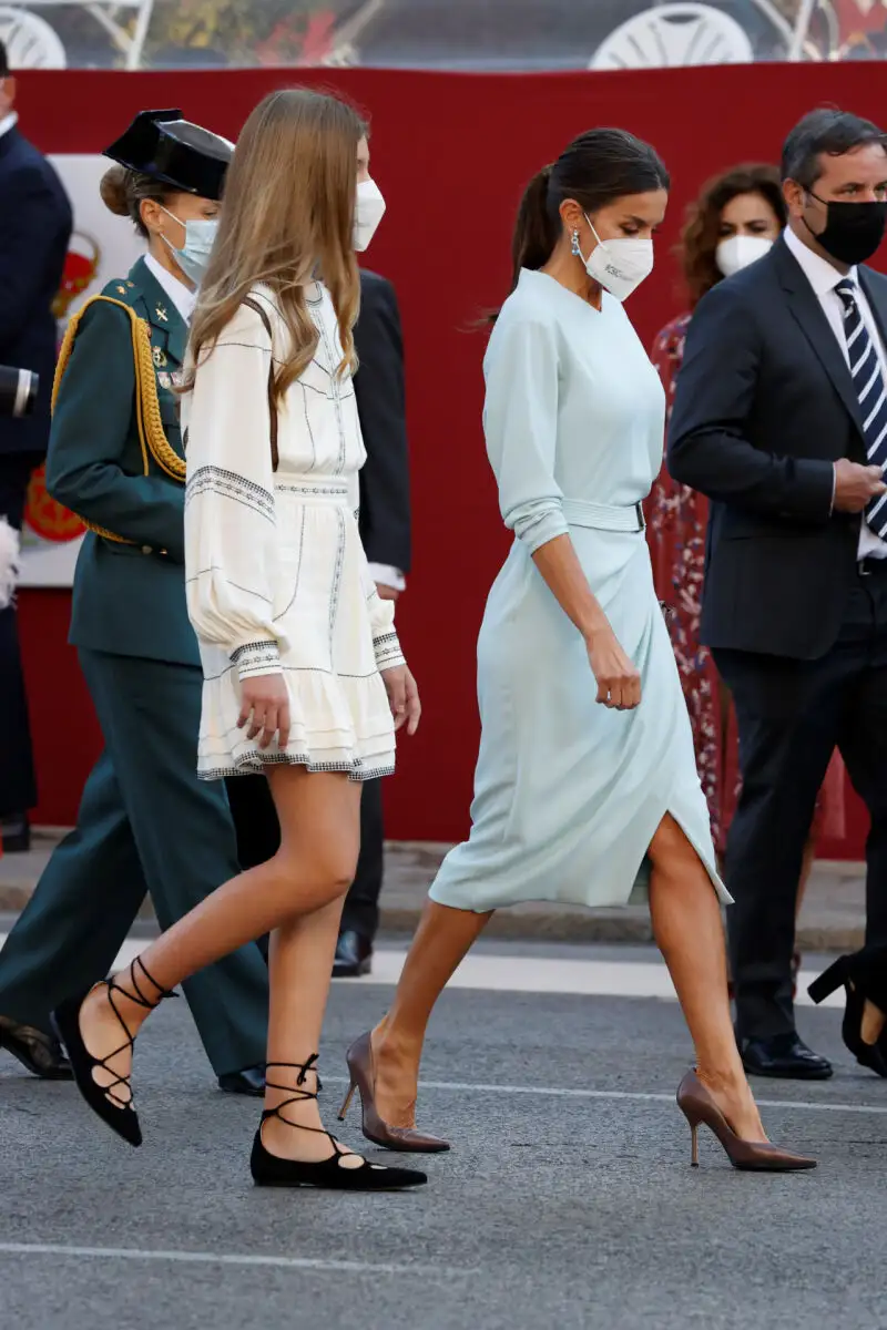 La reina Letizia y Sofía de Borbón asisten a un desfile militar durante el conocido como Día de la Hispanidad, Día Nacional de España, en Madrid, el martes 12 de octubre de 2021.