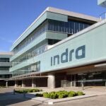 Fachada de la sede central de Indra en Madrid