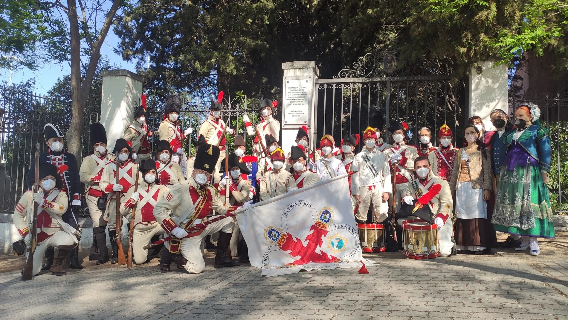 La asociación Histórico-Cultural 'Voluntarios de Madrid 1808-1814' recrean los dos regimientos que hubo en la capital en esa época
