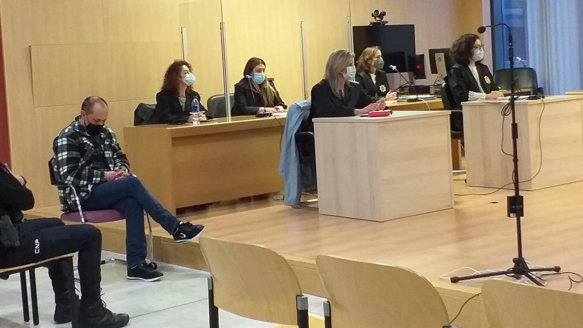 Juicio contra el acusado del asesinato de su ex pareja, la gijonesa Lorena Dacuña, en la Sección Octava de la Audiencia Provincial de Asturias con sede en Gijón