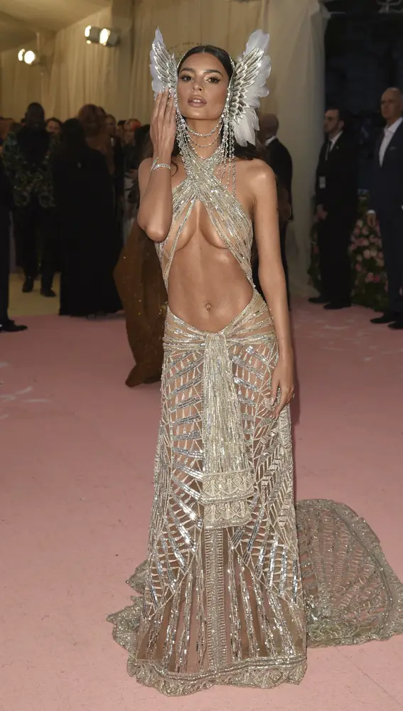 Emily Ratajkowski en la MET Gala 2019