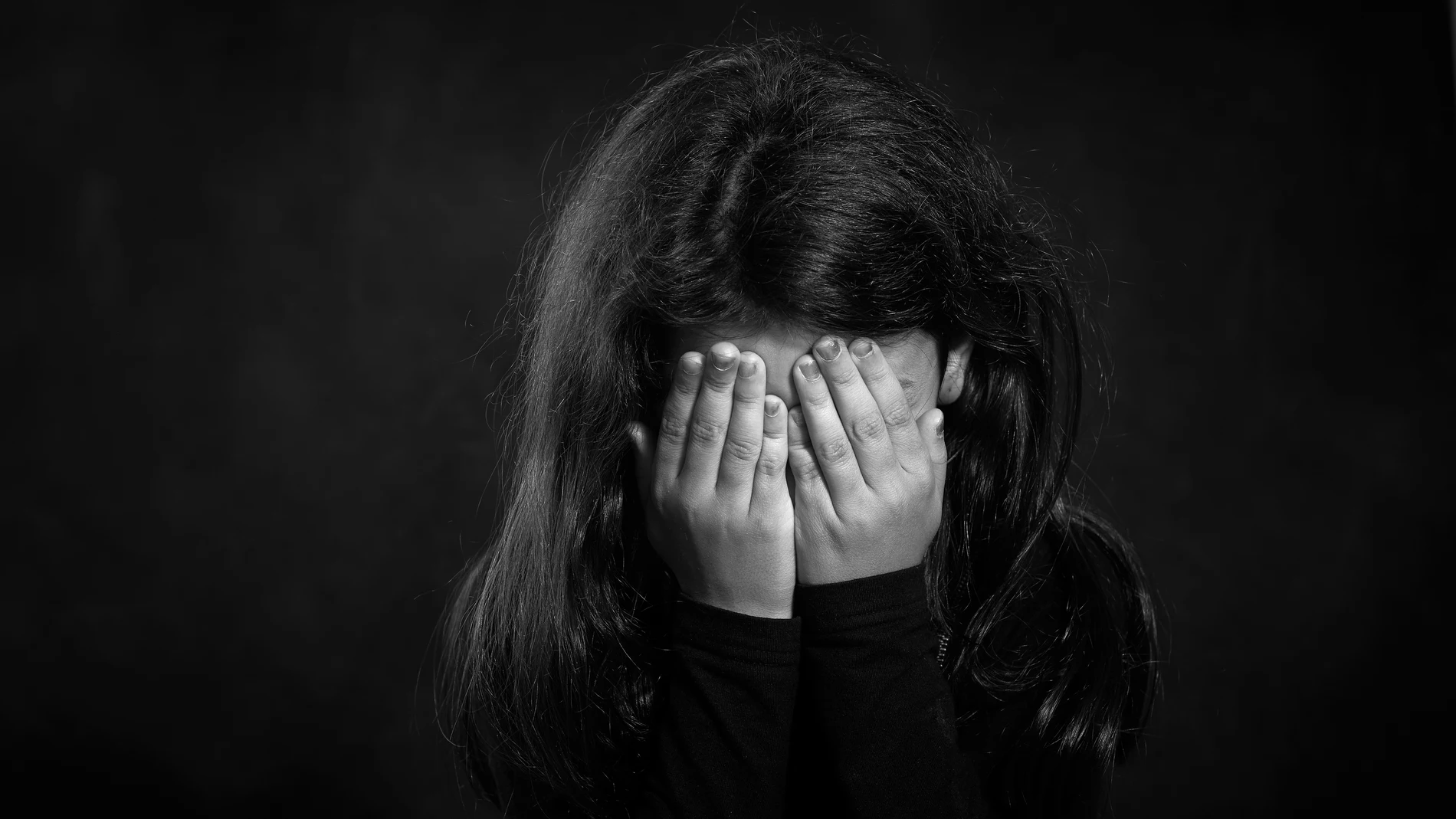 El artículo 154 del Código Penal español establece el respeto a los derechos, integridad física y mental de los menores