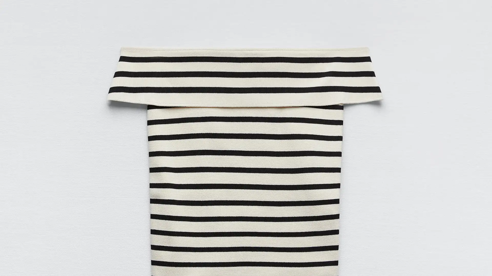 Top bandeau punto, de Zara