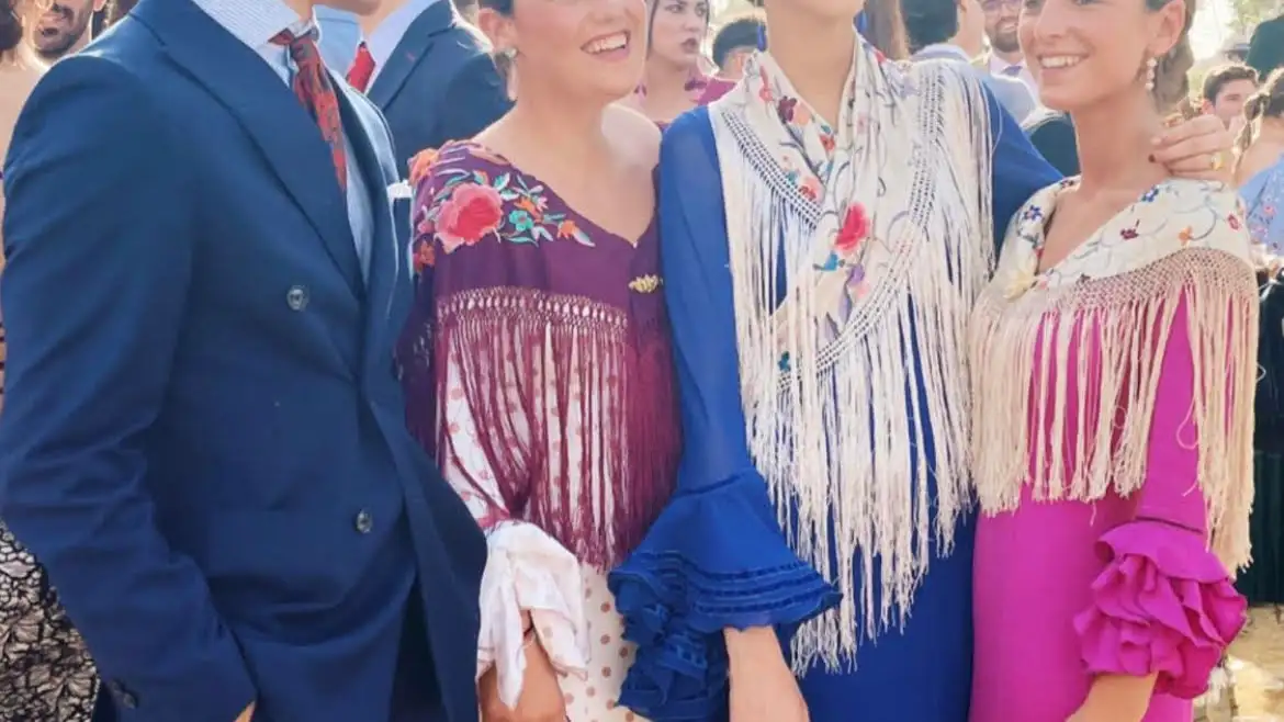 Victoria Federica disfrutando con sus amigos de la Feria de Abril.