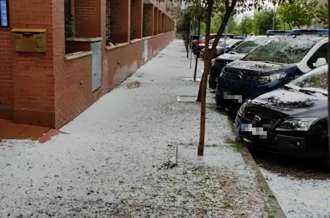 Una brutal tormenta de lluvia, granizo y aparato eléctrico cae sobre el sur de Madrid