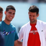 Carlos Alcaraz y Novak Djokovic, en la pista 7 de la Caja Mágica