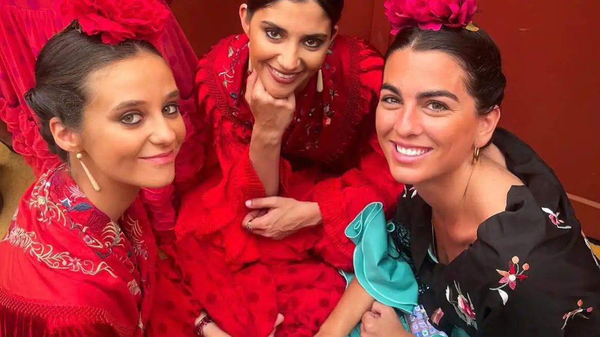 Victoria Federica disfrutando de la Feria de Abril con sus amigas.