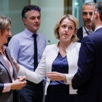 La ministra de transición ecológica de España, Teresa Ribera, Francia, Barbara Pompili, y el secretario de Estado de Energía de Portugal, Joao Galamb. al inicio de la cumbre sobre la crisis del gas y petróleo rusos, hoy en Bruselas.