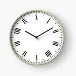 Un reloj con un sistema de horario decimal. La hora con esta medición equivale a 2 horas y 24 minutos del sistema que usamos