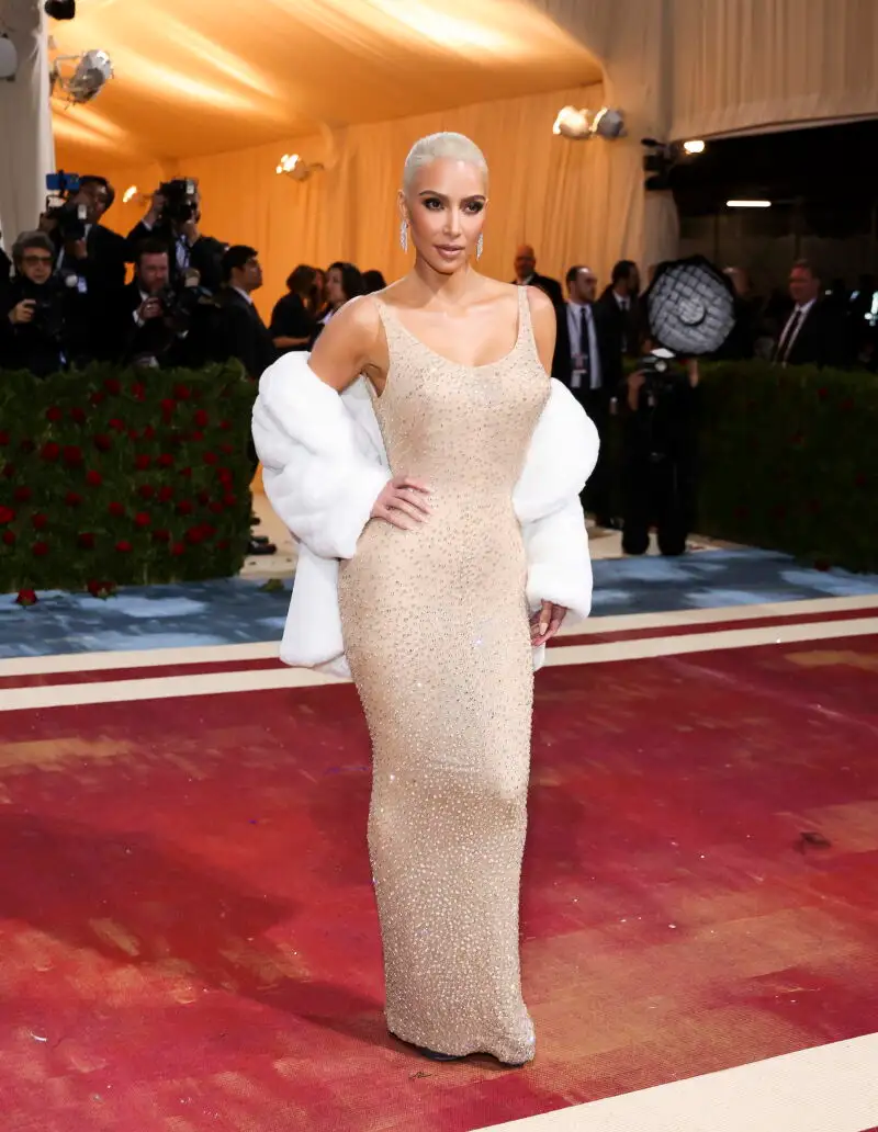 Kim Kardashian llegando a la alfombra roja de la 2022 Met Gala