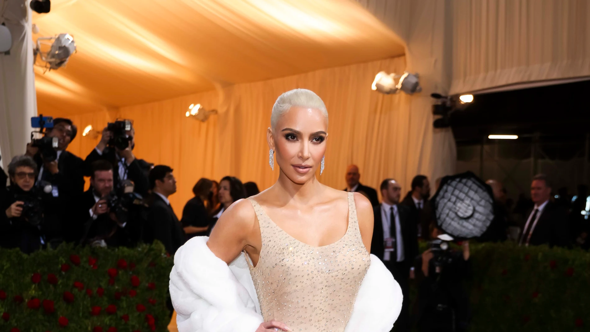 Kim Kardashian llegando a la alfombra roja de la 2022 Met Gala